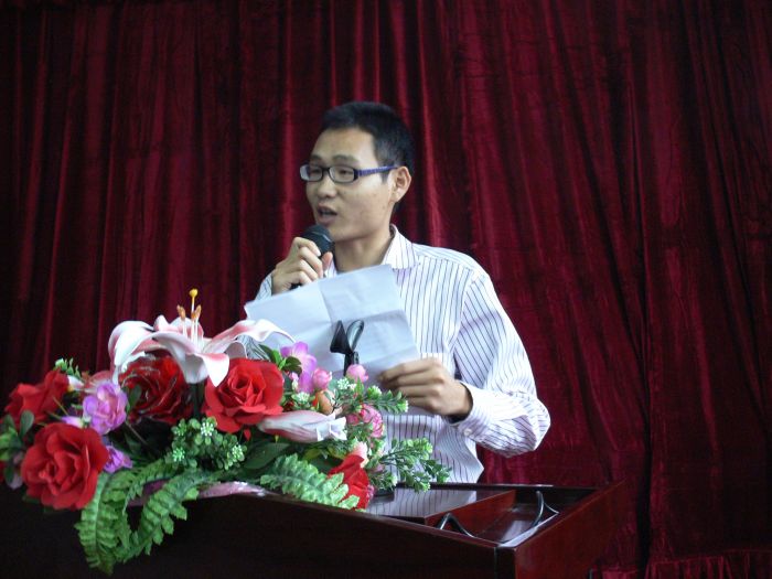 片区主任郑俊辉发言