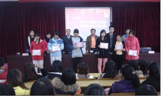 ѧԺ�׽�&ldquo;΢���¡�΢����&rdquo;��ƴ�����ְ����ѧ�����쵼�ĺ�Ӱ