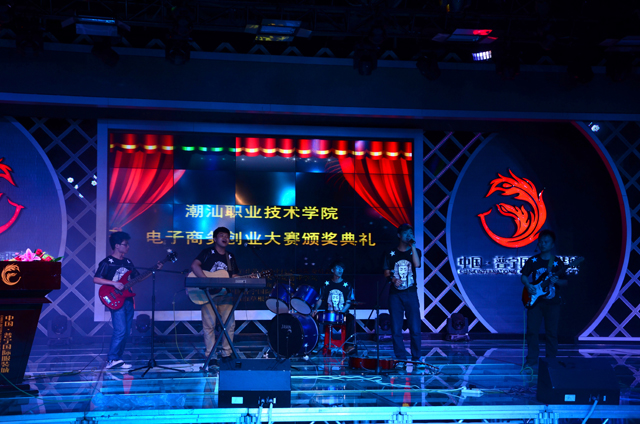 我系学生参与节目表演