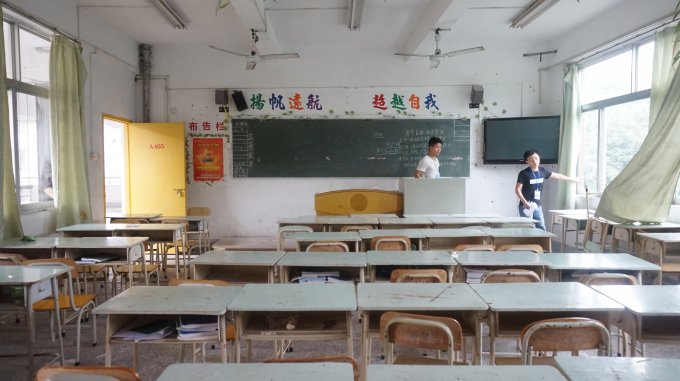 �������м��