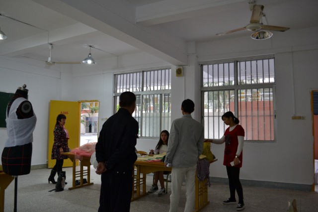 ��װ��ƹ�����