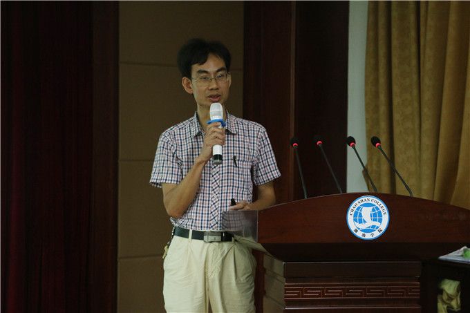 财金系主任张文洲