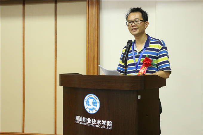 创业学院院长颜惠雄作学生创业情况汇报