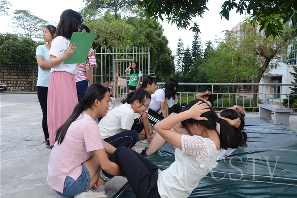 Ů����������