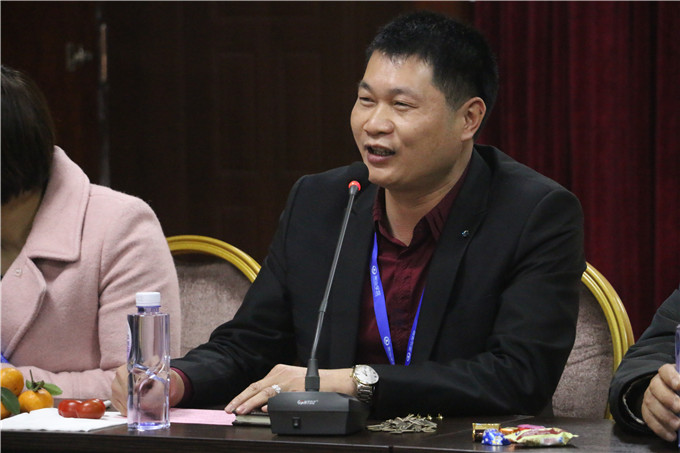 工会副主席李育华致辞