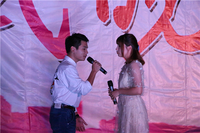 校园十大歌手 陈陶铄、唐绮雯演唱《怎么说不爱你》