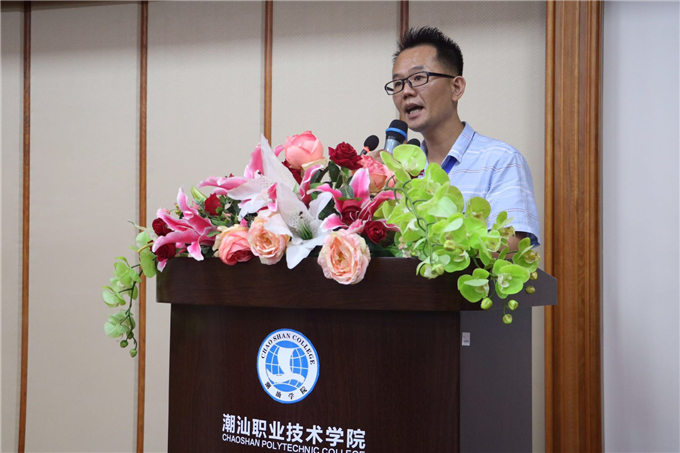 学院院长助理兼创业学院院长颜惠雄做大赛总动员