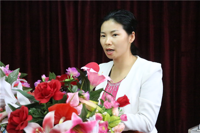 教务处副处长王燕娜主持