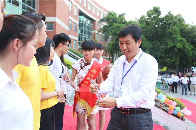 院长助理刘教林颁发三等奖