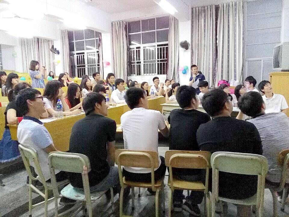 座无虚席