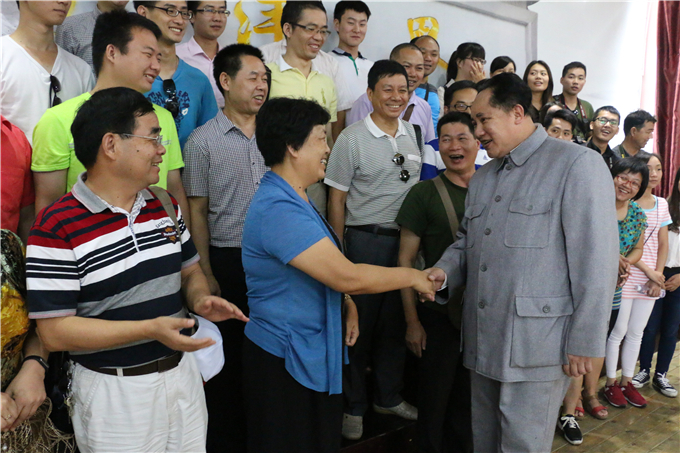 ��ϯ�Ӽ�43���쵼��������һ�̴��Ư����