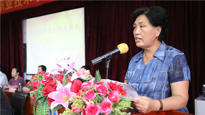 党委书记韩淑芳宣读表彰决定