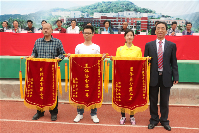 ѧԺ��Ժ��κԾ��Ϊ�����ܷ�ǰ�����佱