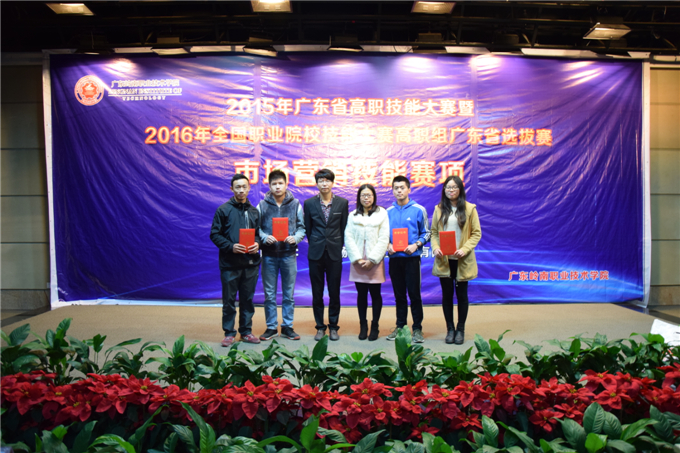 �����Ŷӻ񽱺�Ӱ