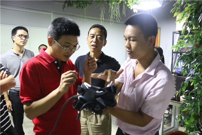 参观VR建模中心并体验