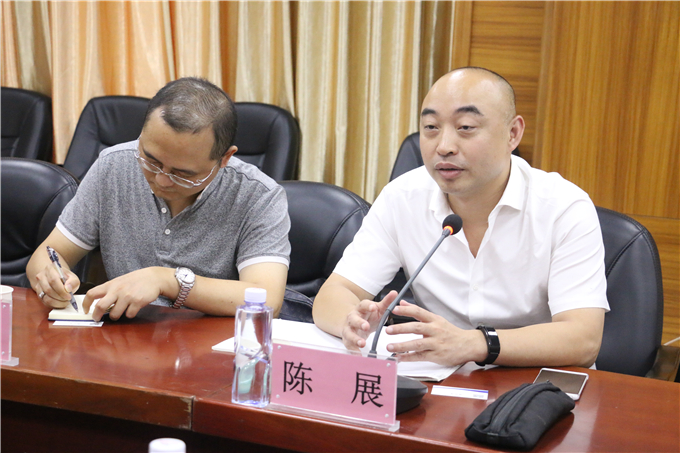 ������ʯ�ʱ������쵼��չ����