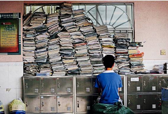 һ������ѧ�������ɸ�ϰ�������ɵ�&ldquo;��ǽ&rdquo;ǰ���ĸ߿�ģ���Ծ���ͼ/�Ӿ��й�