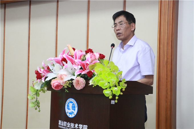 学院党委书记齐广武致辞