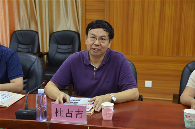 海南软件职业技术学院副院长桂占吉讲话