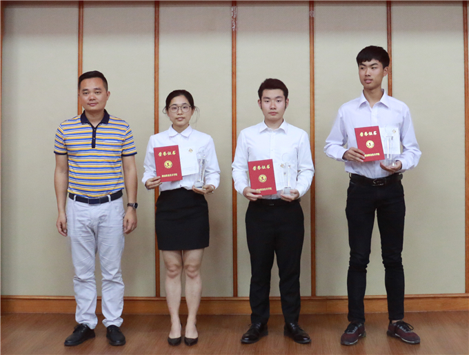 �������Ƚ�