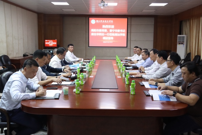 ������ί��ί��������ί���������ͬ־���ӵ�����ְҵ����ѧԺ����